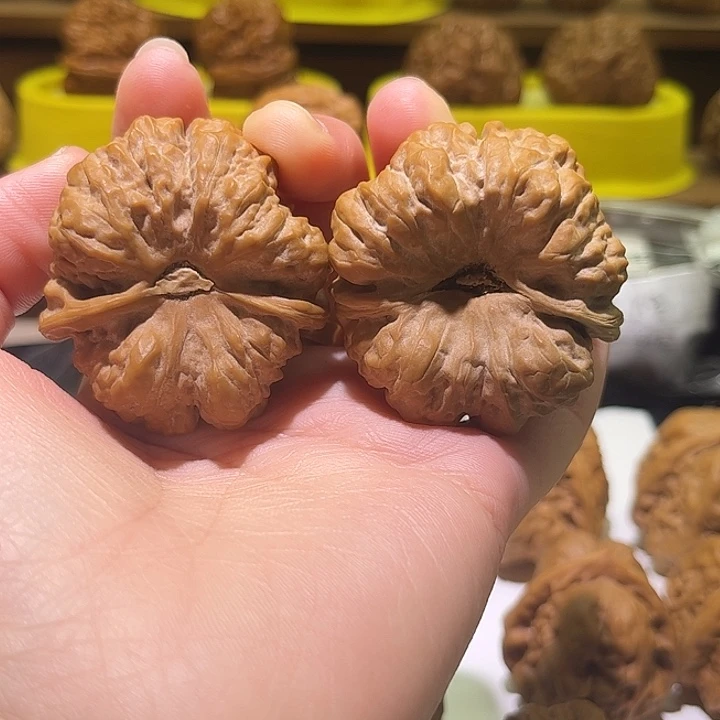 鹏***威文玩核桃吊坠调修蛤蟆头40