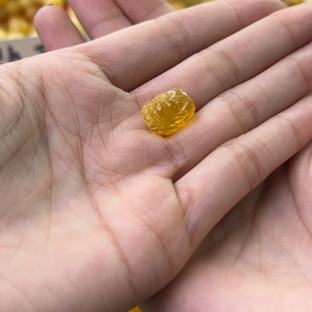 琥珀珠宝奇石未镶嵌