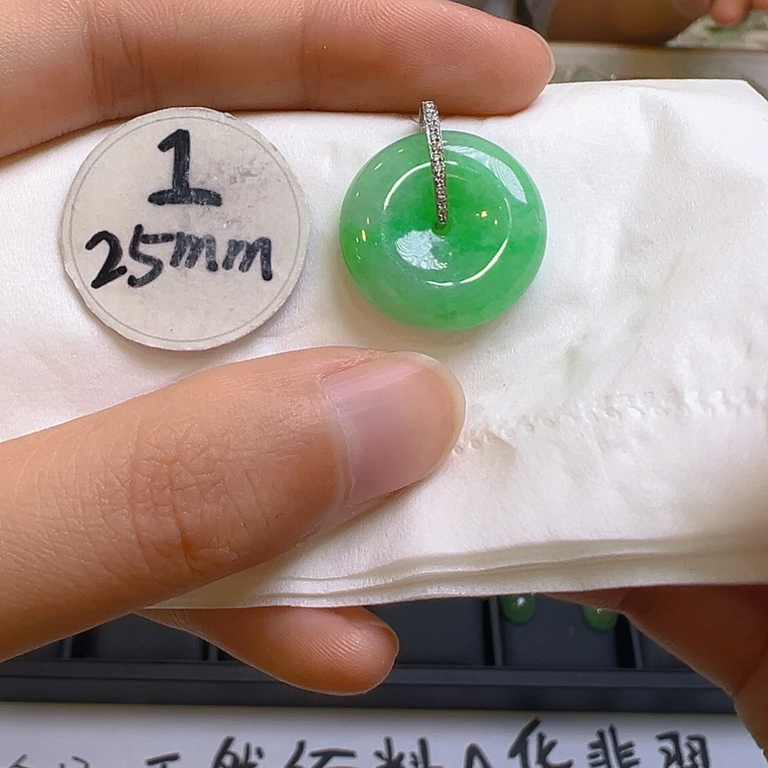 翡翠颈饰18K金镶嵌翡翠