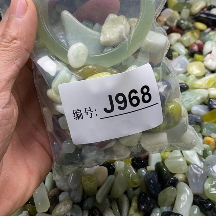 蛇纹石玉鱼缸石未镶嵌