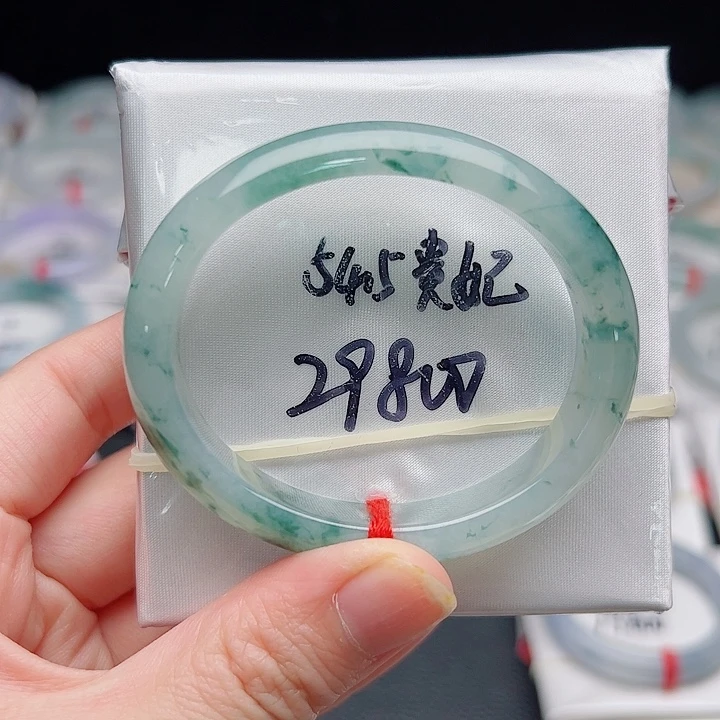未镶嵌手镯（贵妃镯）翡翠