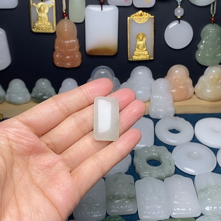 石英质玉（金丝玉）未镶嵌颈饰