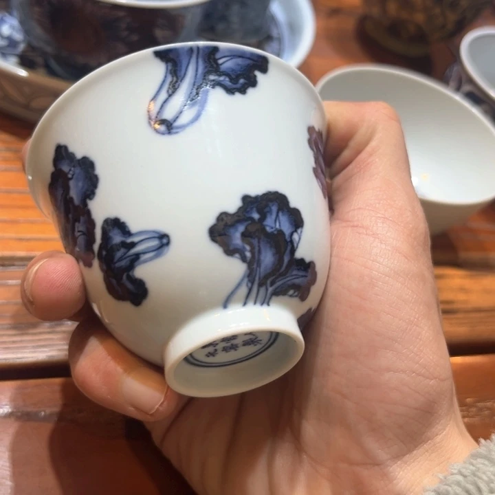 杯传****A陶瓷艺术品美官人