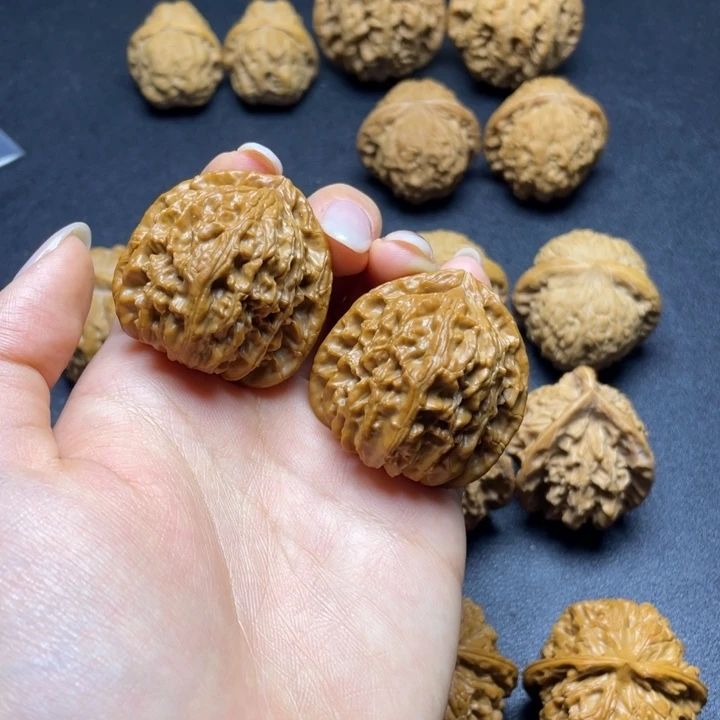 吊坠文玩核桃39三角白