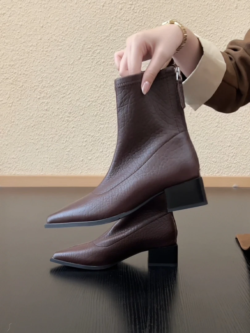 Pokoy-4cm法式气质尖头粗跟荔枝纹后拉链建议百搭瘦瘦短靴