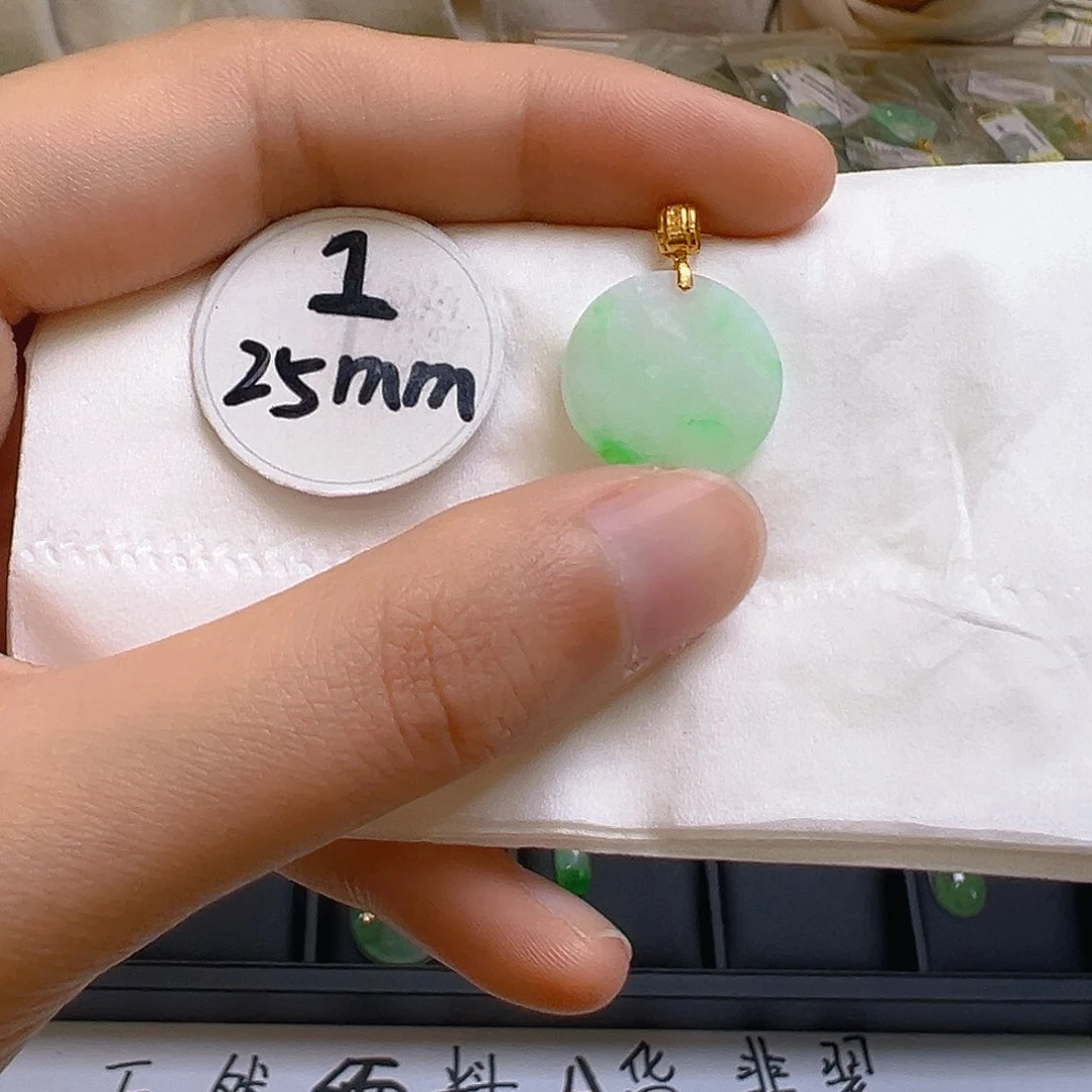 翡翠颈饰18K金镶嵌翡翠