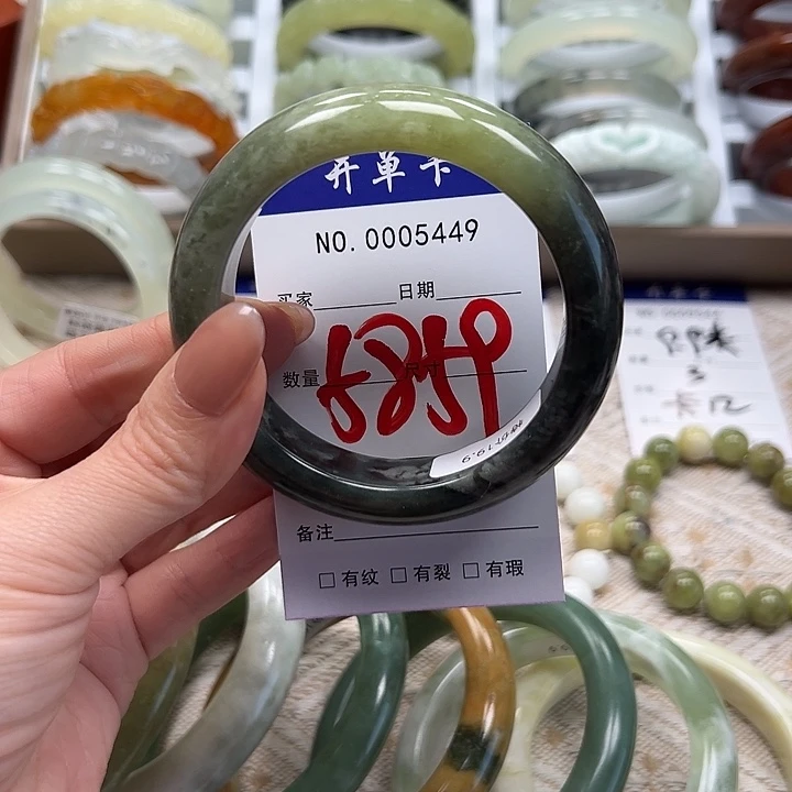 蛇纹石玉未镶嵌手镯