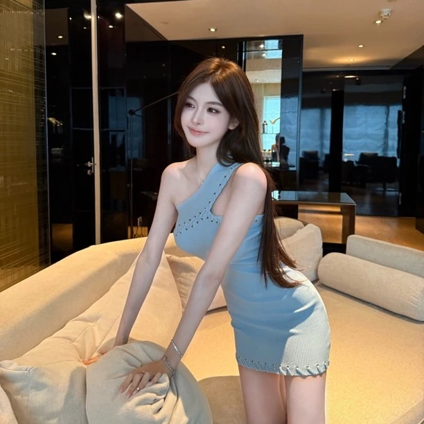 超火的【云空之境】斜边穿绳露肩时尚夏季针包臀修身织连衣裙