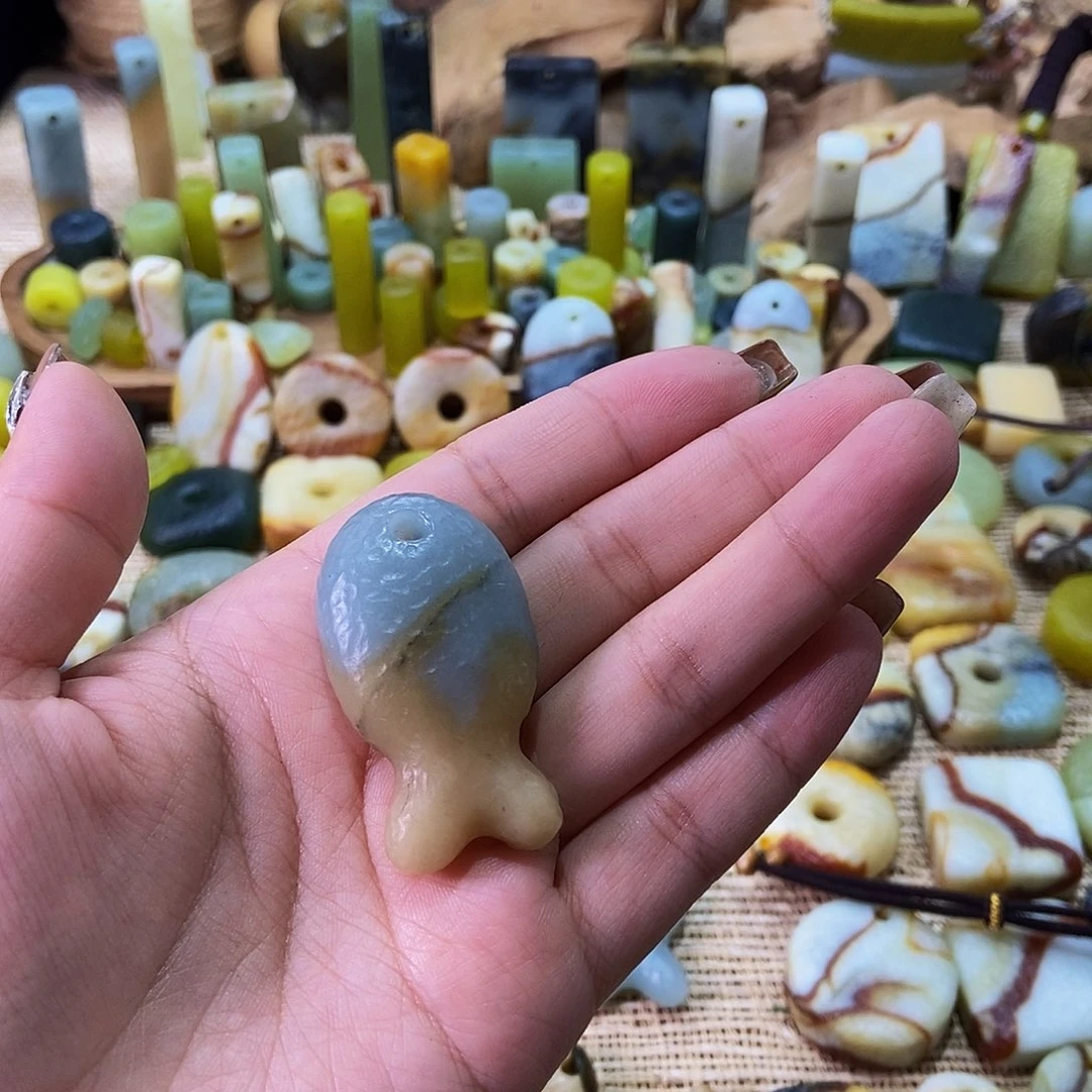 未镶嵌蛇纹石玉挂件E***.