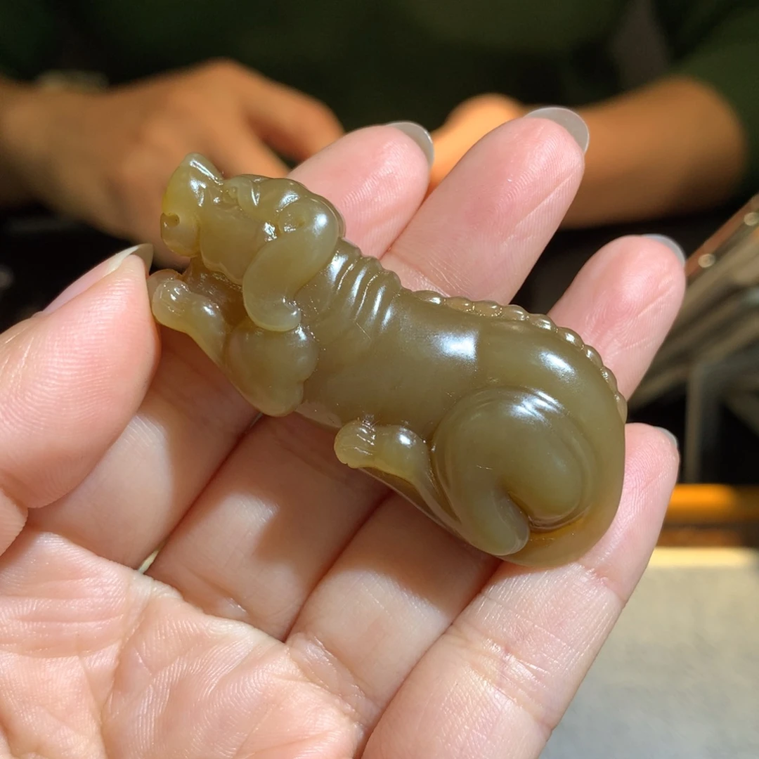 ****凯和田玉未镶嵌颈饰