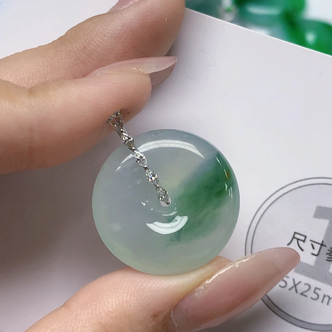 颈饰18K金镶嵌翡翠