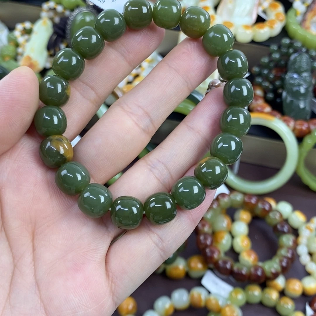 老***友透闪石质玉未镶嵌手串