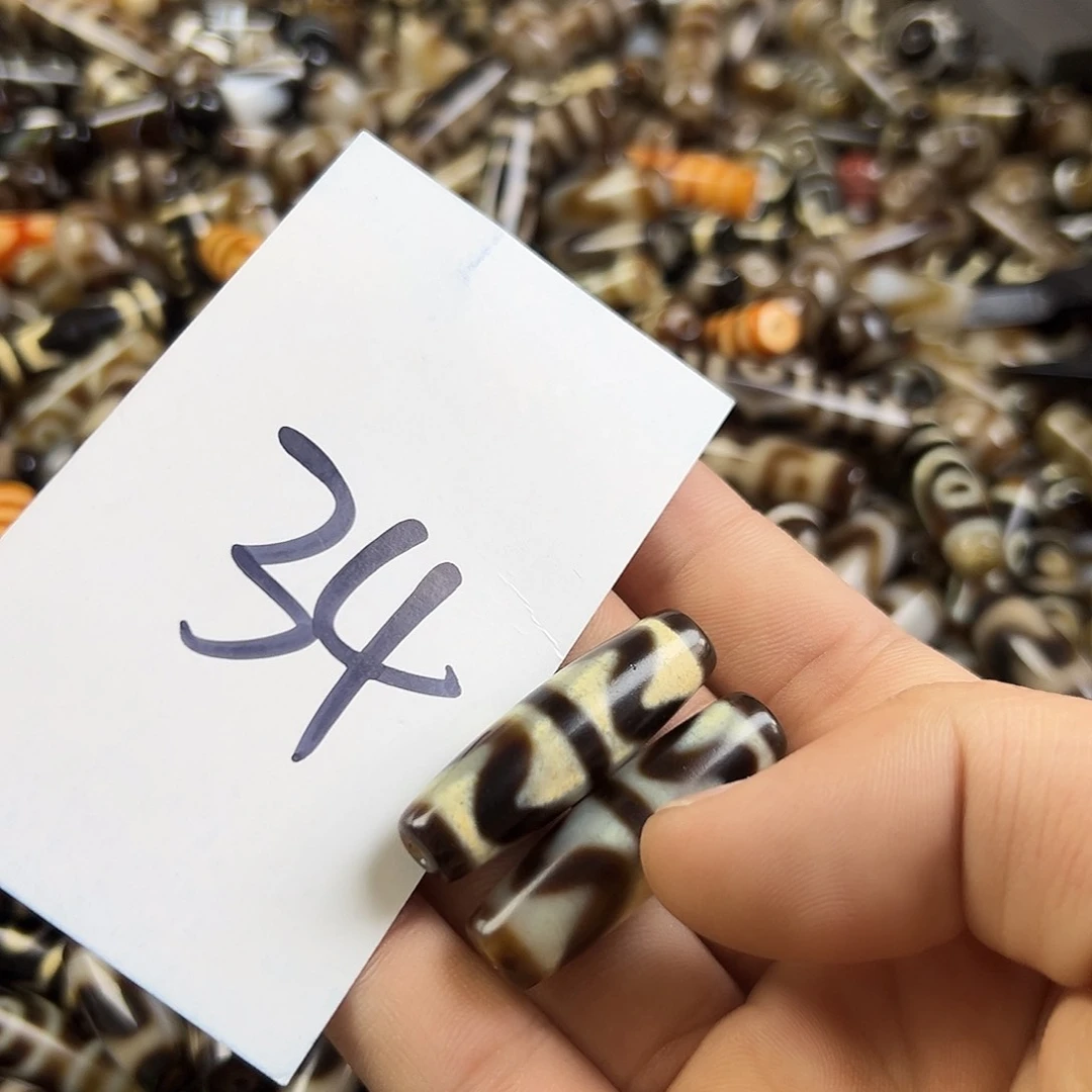 玛瑙/玉髓颈饰未镶嵌诉*