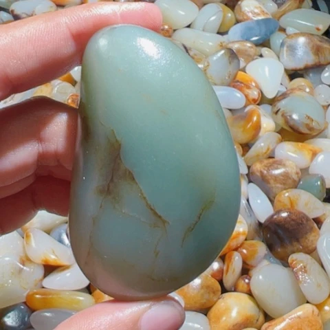 和田玉未镶嵌珠宝奇石74.8克