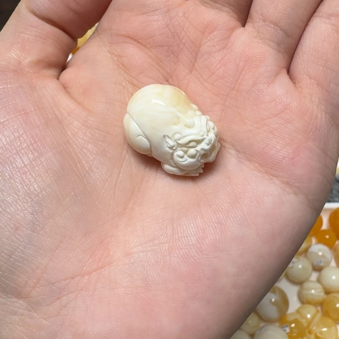 琥珀未镶嵌裸石蜜蜡貔貅