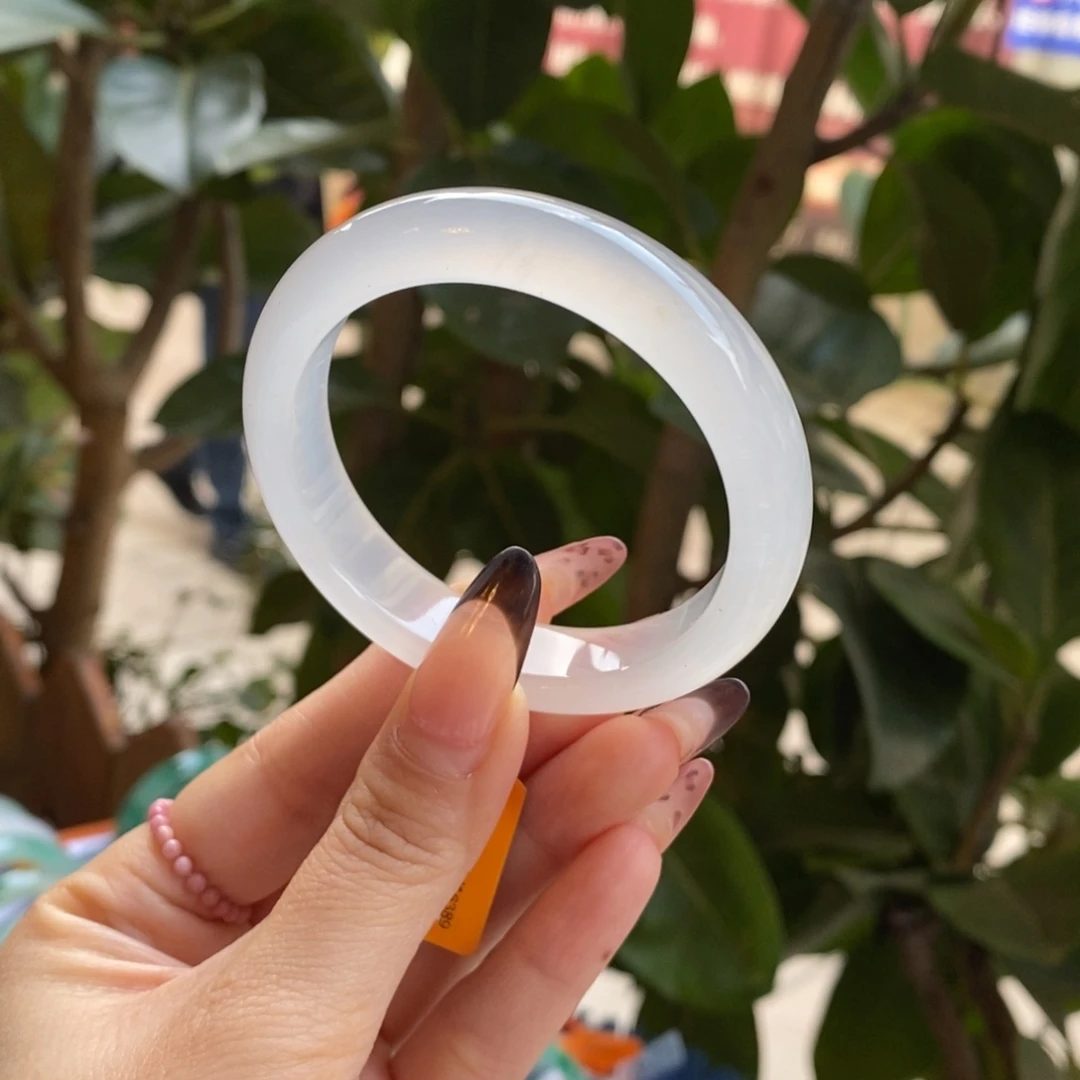 未镶嵌手镯石英岩玉