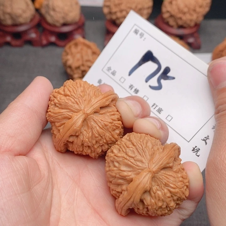 文玩核桃吊坠39白狮子175