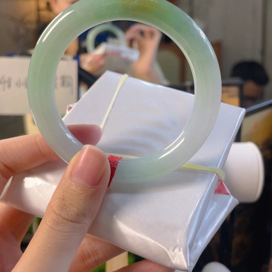 翡翠未镶嵌手镯缅甸缅甸翡翠11