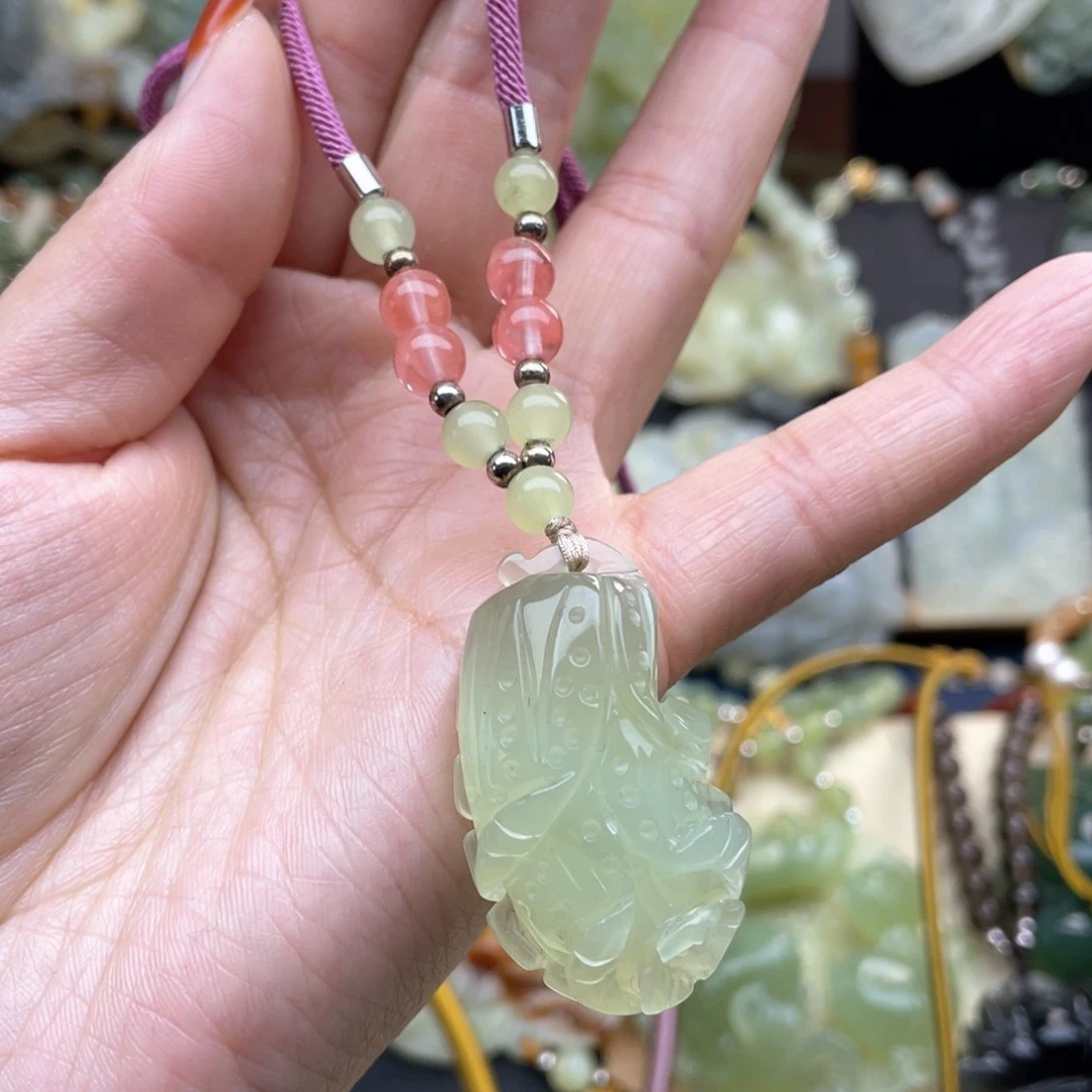 蛇纹石玉颈饰未镶嵌