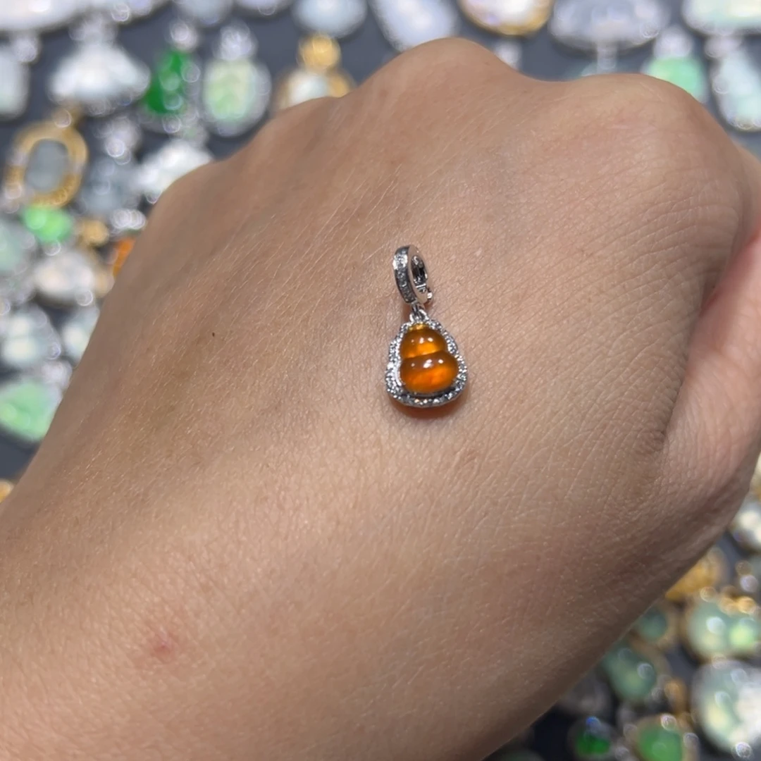 翡翠颈饰18K金镶嵌吊坠