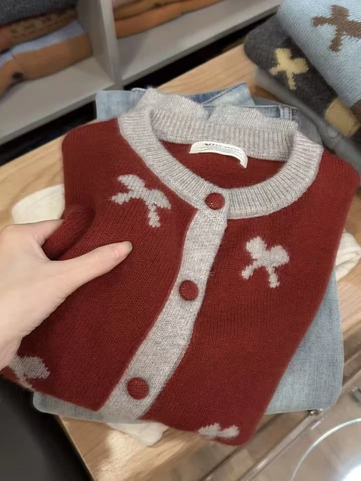 A55七言家 提花蝴蝶结！包扣茶红加厚毛衣开衫1