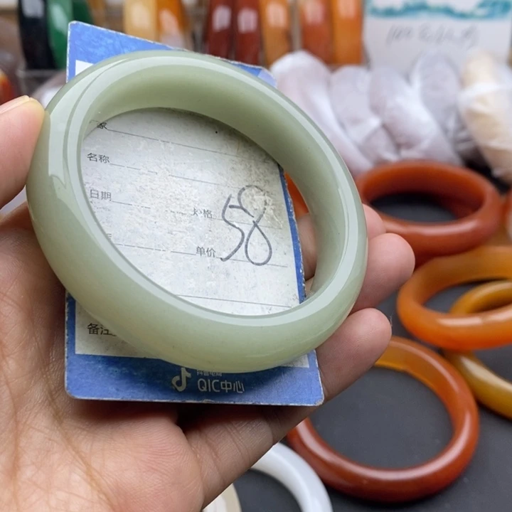 未镶嵌手镯石英质玉