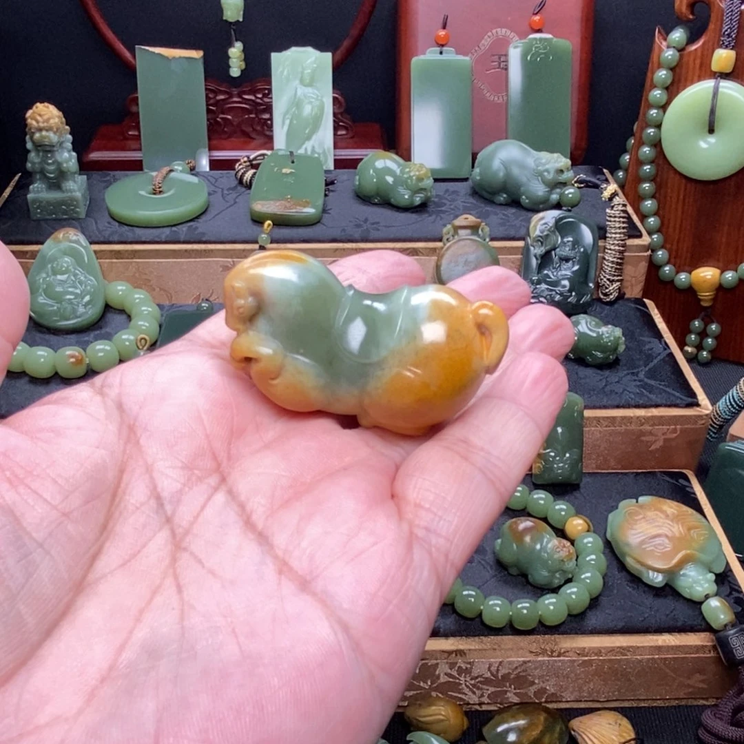 尬***歌岫岩河磨玉（透闪石质玉）未镶嵌把件