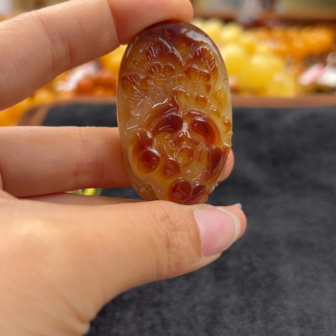 未镶嵌琥珀珠宝奇石