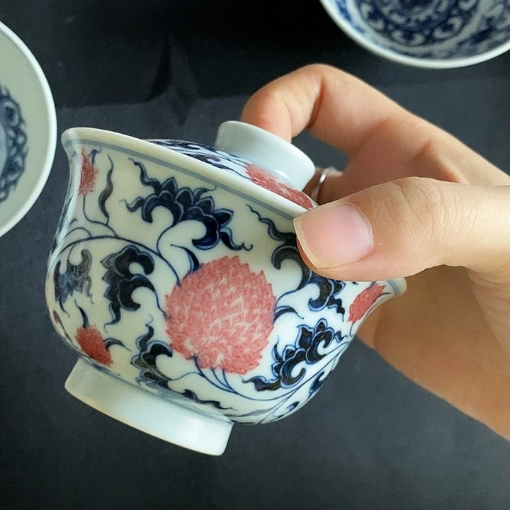 廷***摆件青花釉里红盖碗