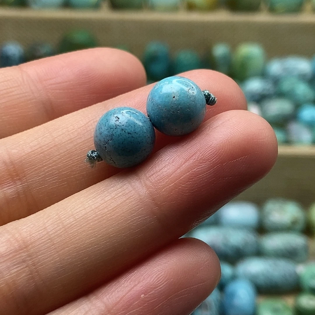 绿松石未镶嵌颈饰圆珠对珠