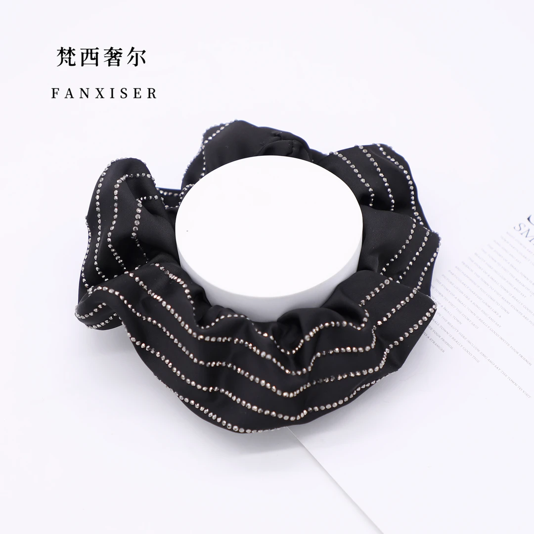 YM2789【初遇】时尚缎面立体发圈