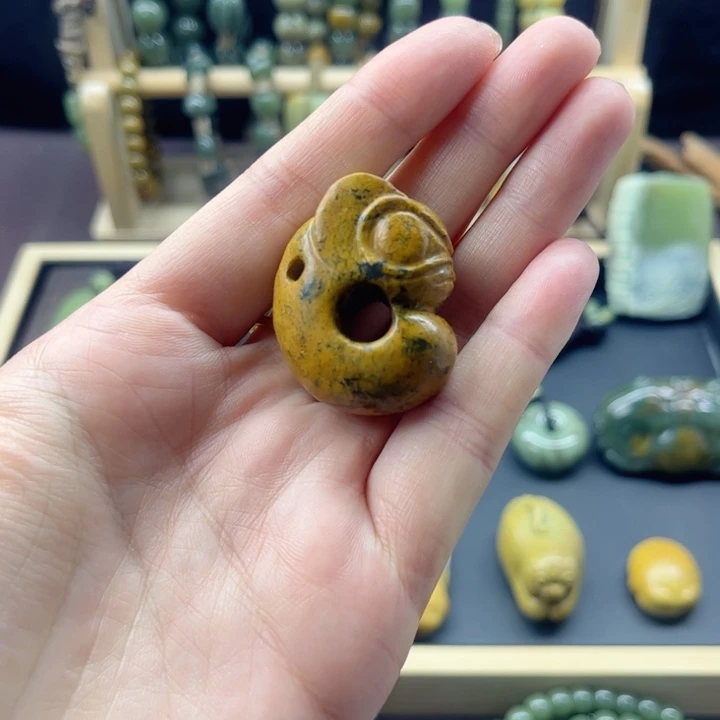 岫岩河磨玉（透闪石质玉）未镶嵌颈饰