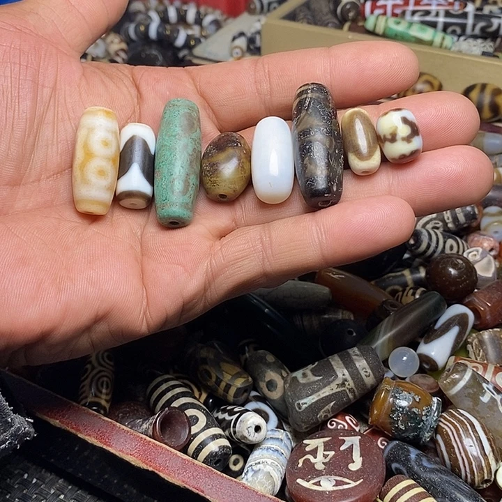 天然辰砂玛瑙珠子