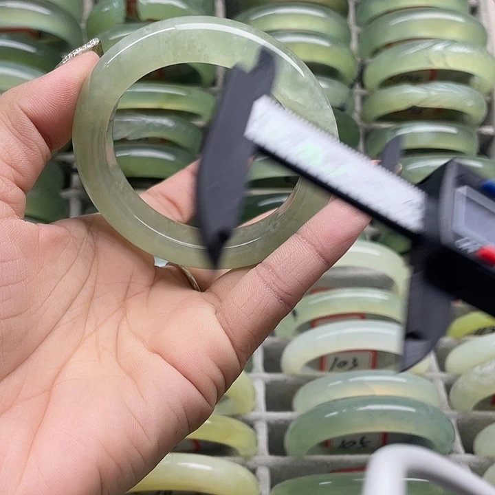 蛇纹石玉未镶嵌手镯89