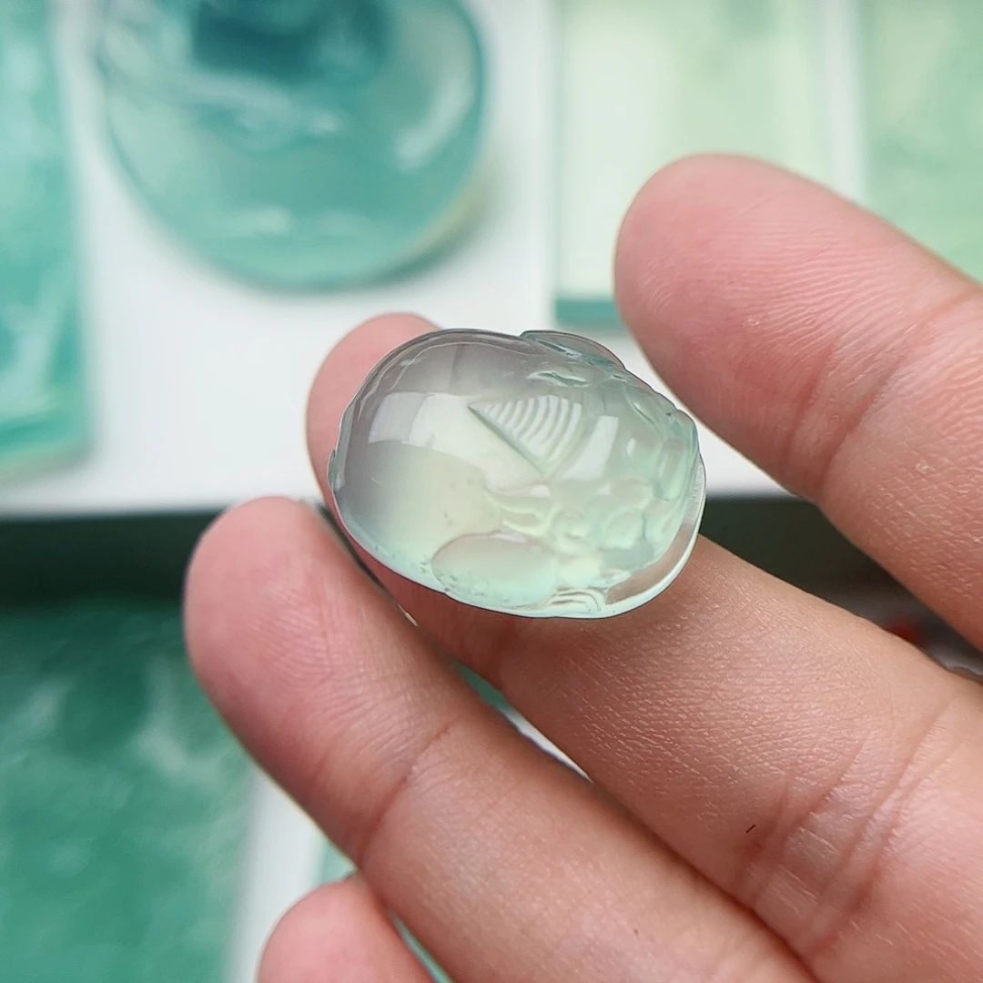 蛇纹石玉颈饰未镶嵌树*