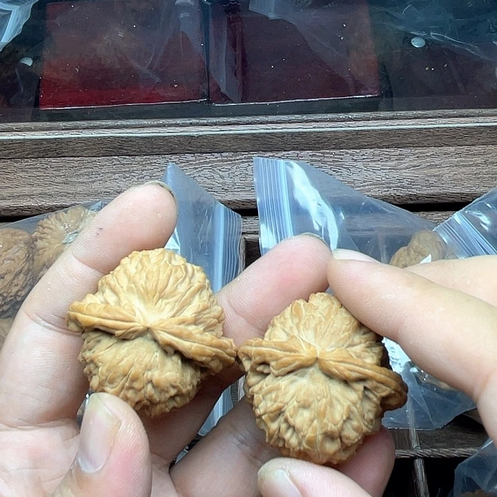 文玩核桃把件40球白