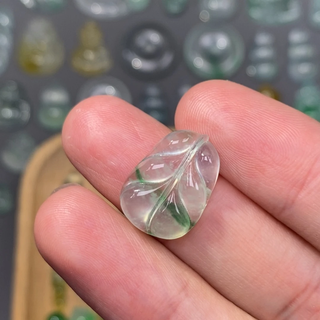 翡翠未镶嵌颈饰芭蕉叶