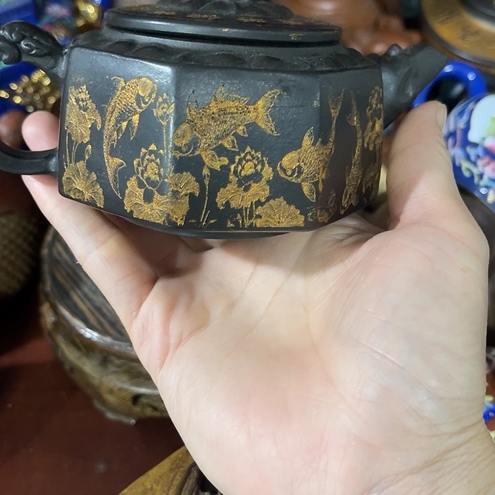 红泥茶壶原矿泥料手工制作的一把紫砂壶。