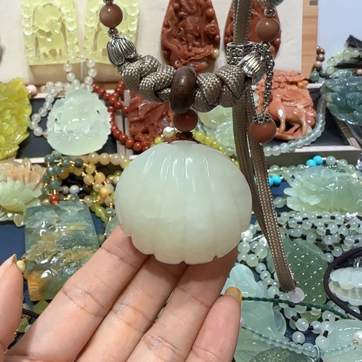 未镶嵌蛇纹石玉吊坠源****?