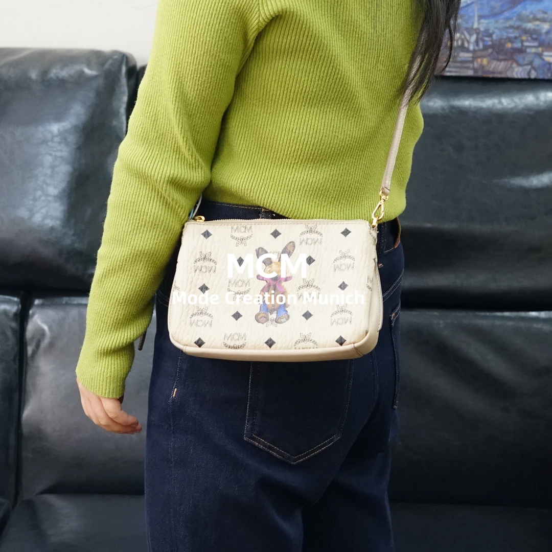 95新 MCM 米色斜挎包/SD01511085/1085