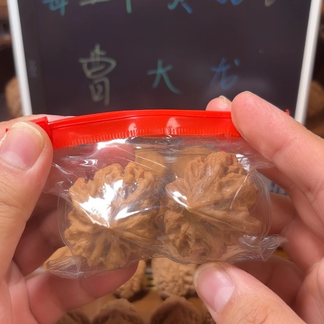 文玩核桃吊坠南*?曹大龙