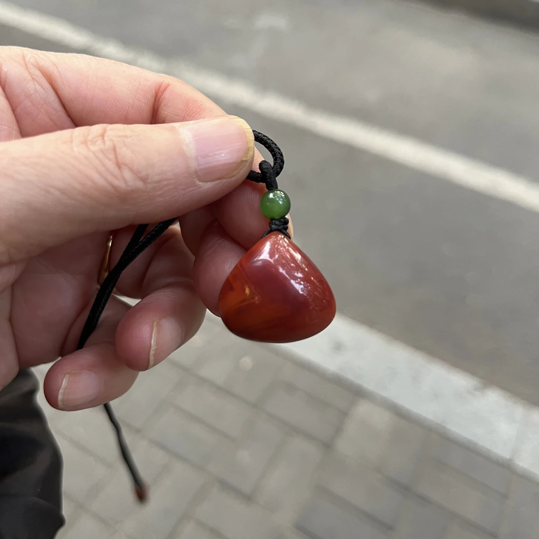 南红三角吊坠多样性发货