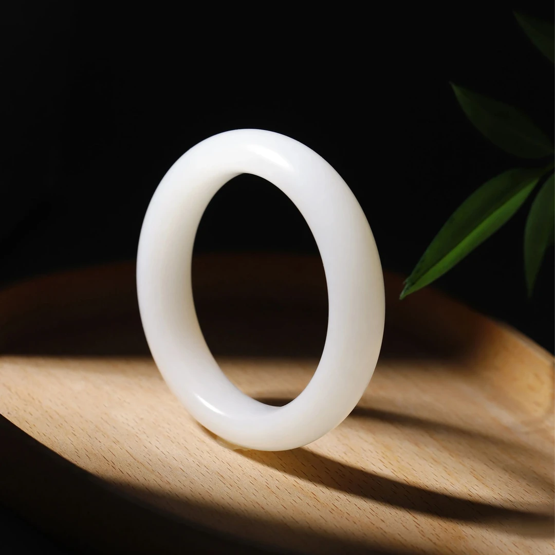 天然和田玉手镯【联系下方客服】