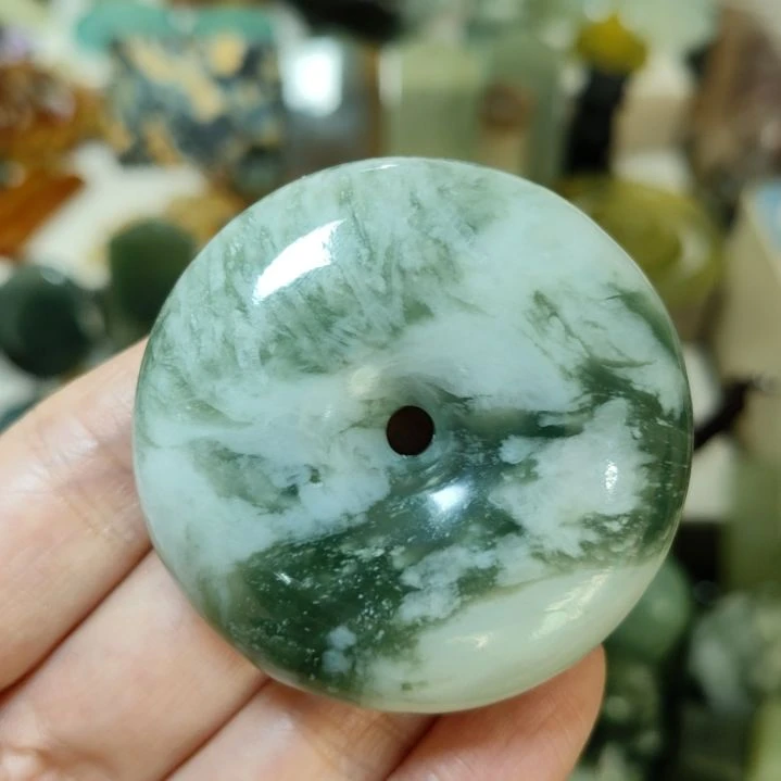 岫玉未镶嵌微瑕平安扣