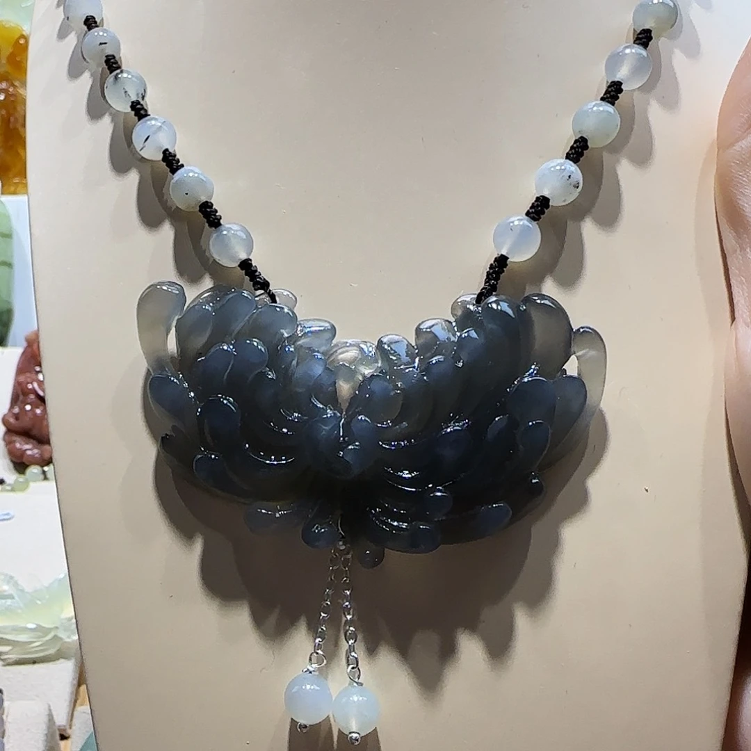 蛇纹石玉未镶嵌颈饰