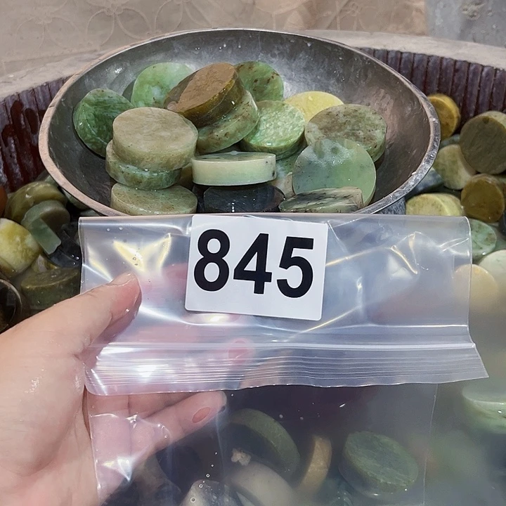 未镶嵌蛇纹石玉珠宝奇石