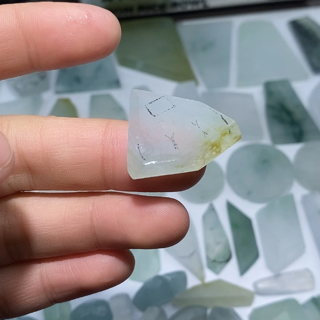 翡翠未镶嵌颈饰6433