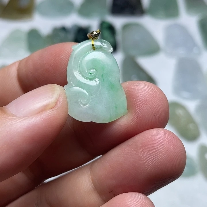 翡翠未镶嵌颈饰如意挂件