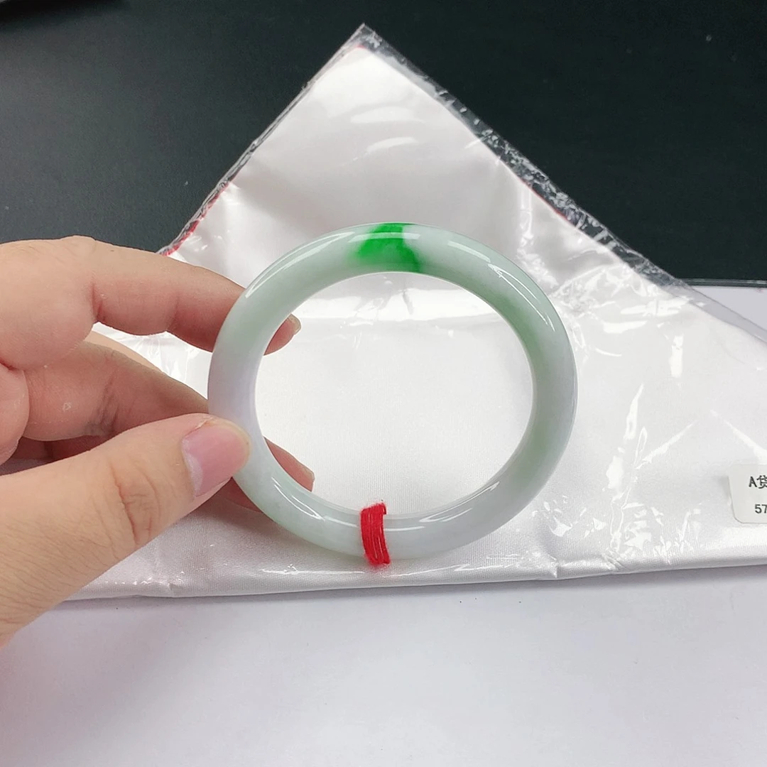 翡翠手镯未镶嵌翡翠094