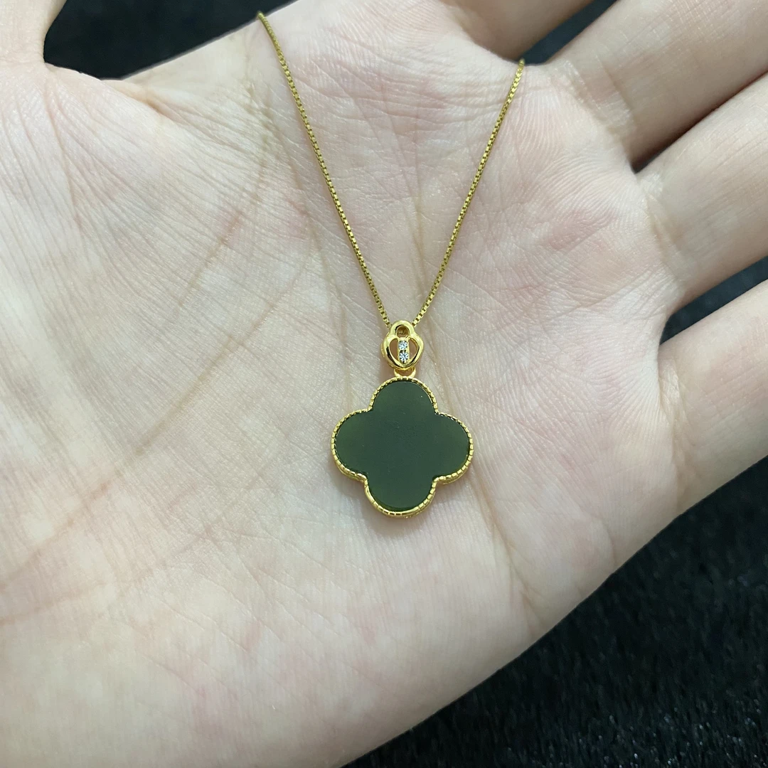 和田玉碧玉四叶草菠菜绿吊坠轻奢显白经典女款约22*15.3mm